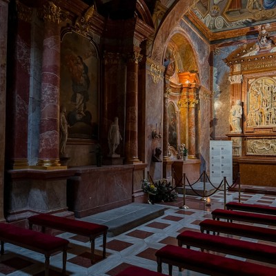 Katedrála je jedným z najkrajších príkladov barokovej výzdoby na Slovensku.