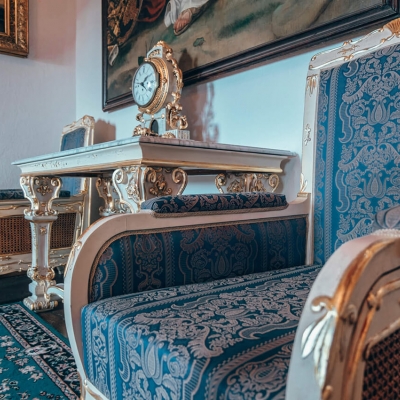 Barokové posedenie.